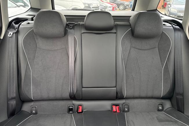 VOLKSWAGEN Passat Photo 29