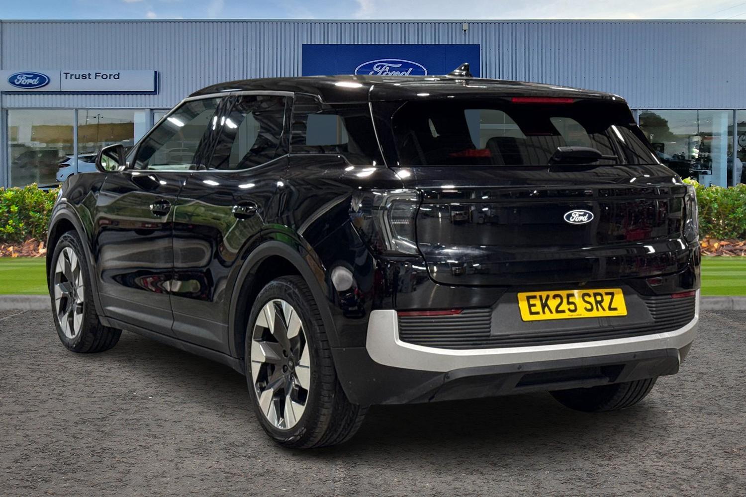 Ford Explorer Photo 1