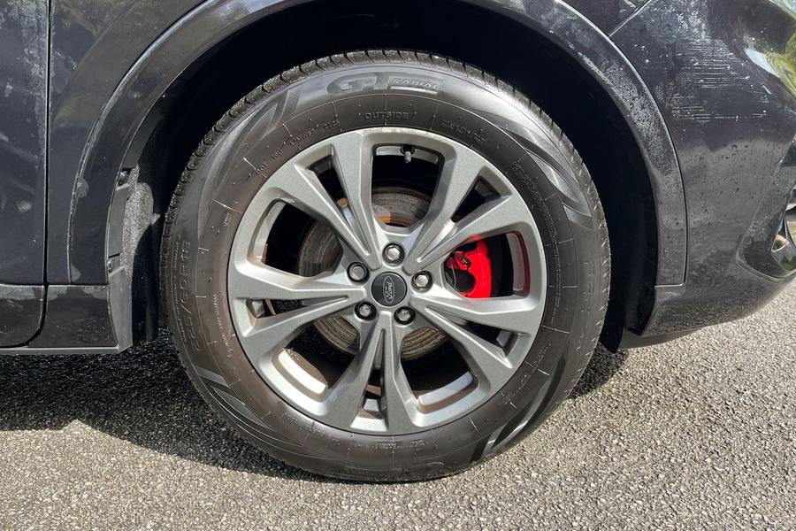Ford Kuga Photo autoimg-9af9d3913cc1afed38f22bc627c67d576cd84aa2.jpg