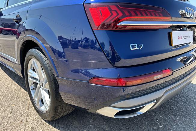 AUDI Q7 Photo 31