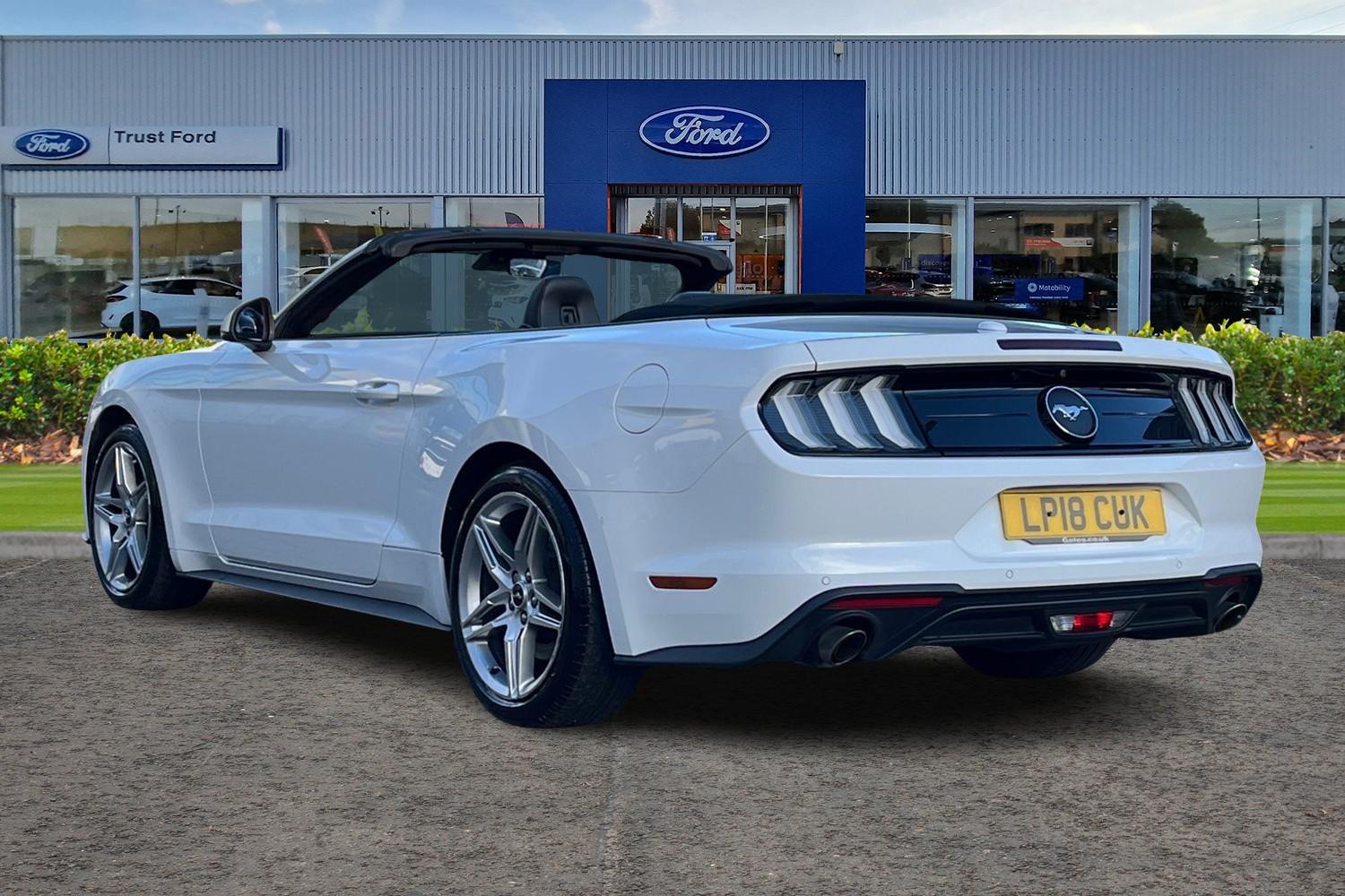 Ford Mustang Photo 1