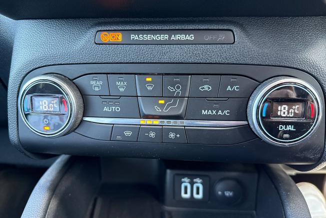 FORD Kuga Photo 24