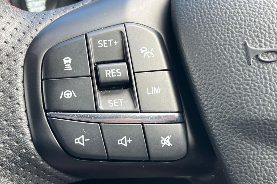 Ford Kuga Photo autoimg-9b0586e7dd53fd4a29b391761e4dc9b42fb31da4.jpg