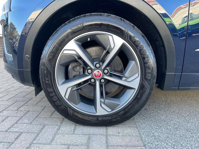 Jaguar E-PACE Photo 52