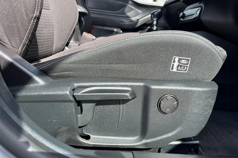 Ford Focus Photo autoimg-9b1124c77bc1a3ba232e1ad77ee65a0d98dfda77.jpg