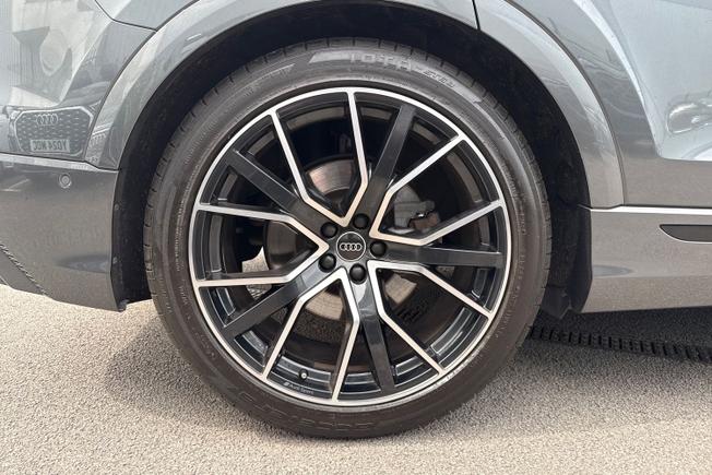 AUDI Q8 Photo 5