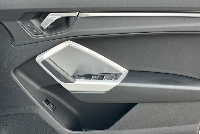 AUDI Q3 Photo 40