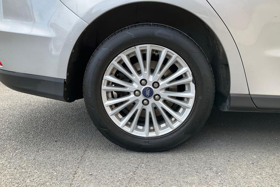 Ford GALAXY Photo autoimg-9b18a4c7dd6f0d3427627723bef9d05d85bc2e12.jpg