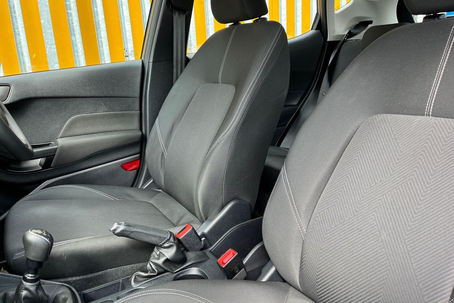 Ford FIESTA Photo 18
