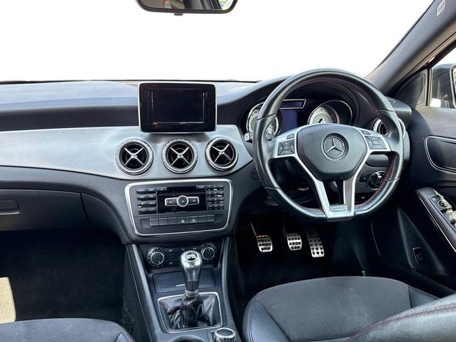 MERCEDES-BENZ GLA Photo 11