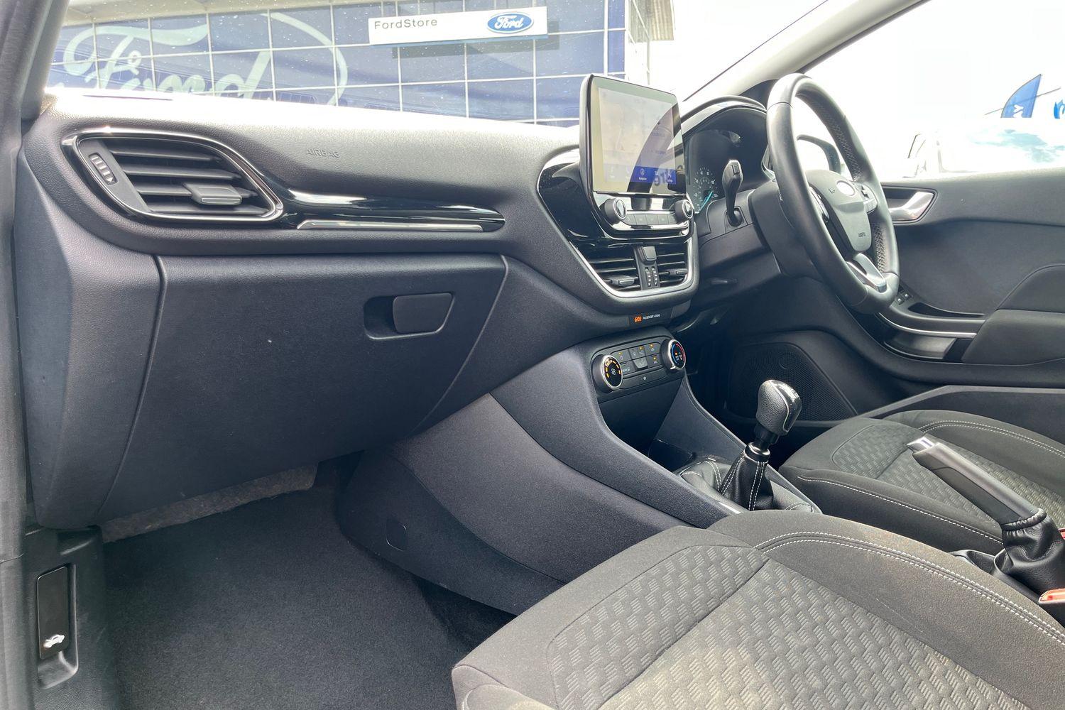Ford FIESTA Photo 17