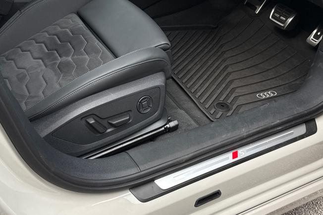 AUDI A6 E-Tron Avant Photo 34