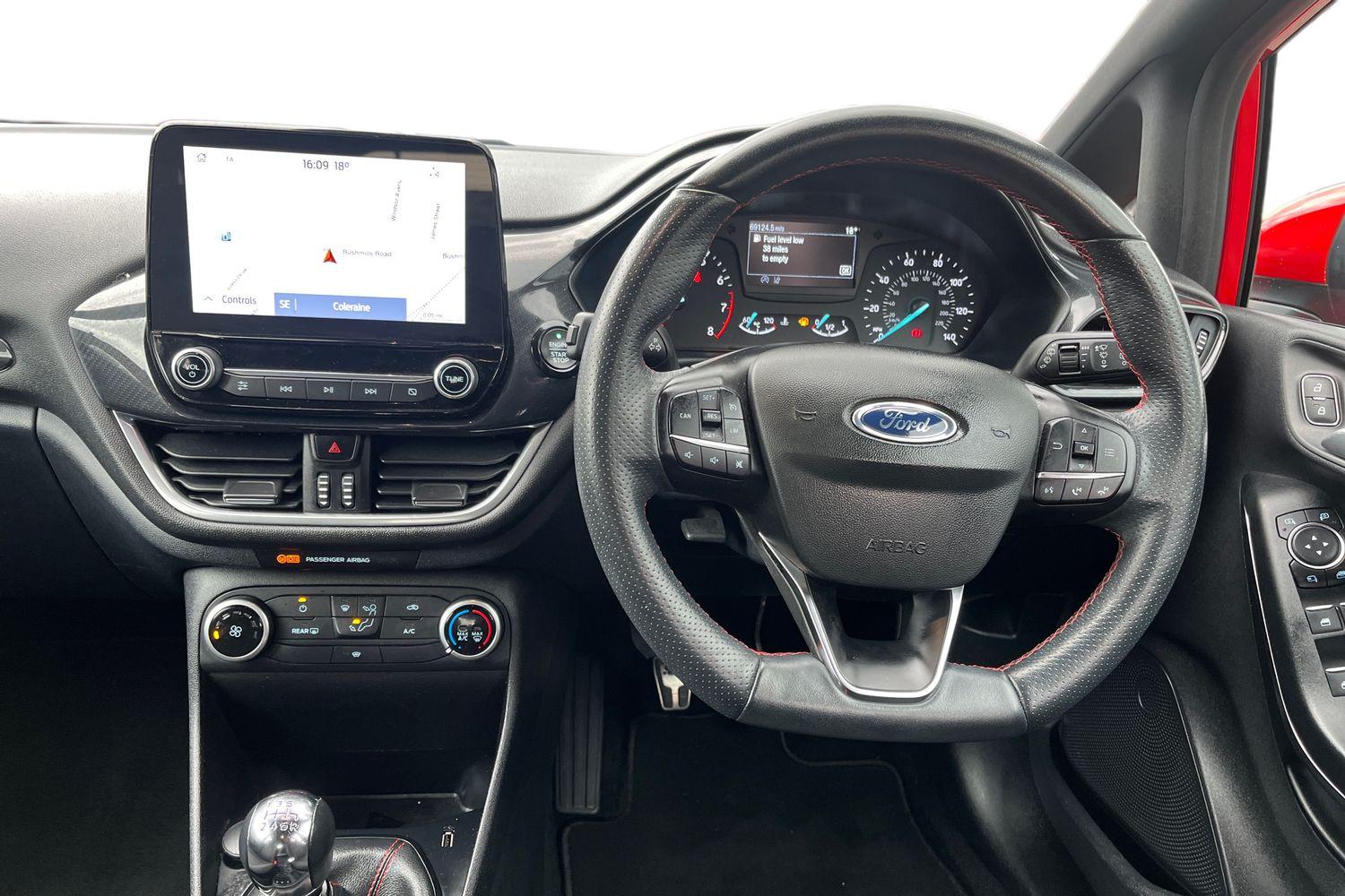 Ford FIESTA Photo 10