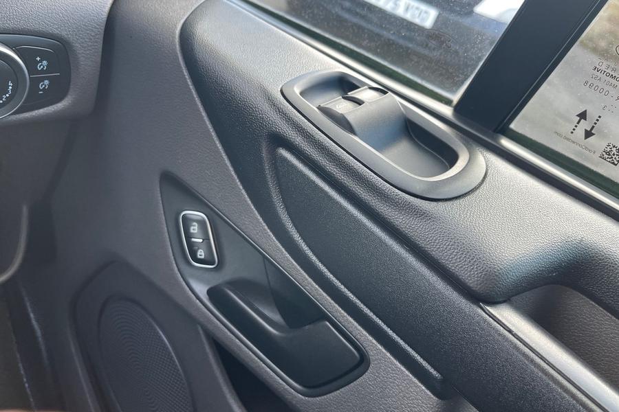 Ford TRANSIT CUSTOM Photo autoimg-9b362f6dfddc0d715932d86fd7df0c25d80570c8.jpg
