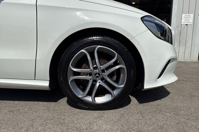 MERCEDES-BENZ A Class Photo 5