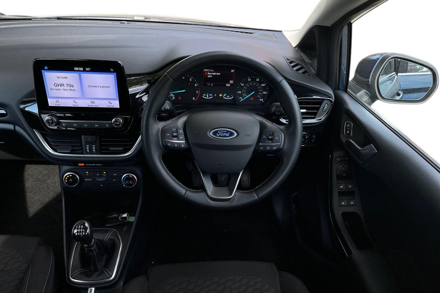 Ford FIESTA Photo 10