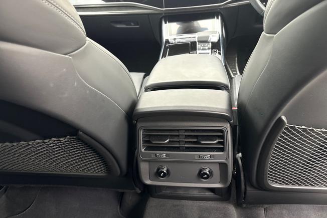 Audi Q8 Photo 29
