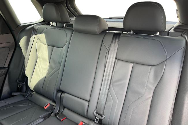 AUDI Q3 Photo 9