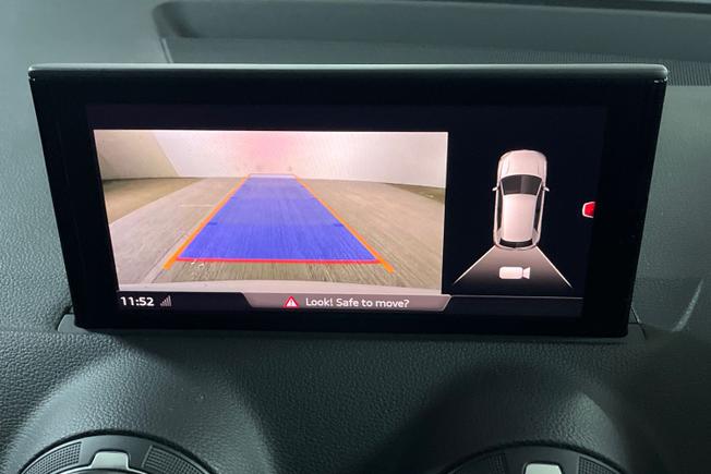 AUDI SQ2 Photo 21