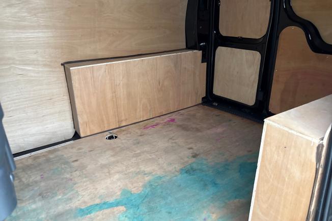 VOLKSWAGEN Caddy Photo 9