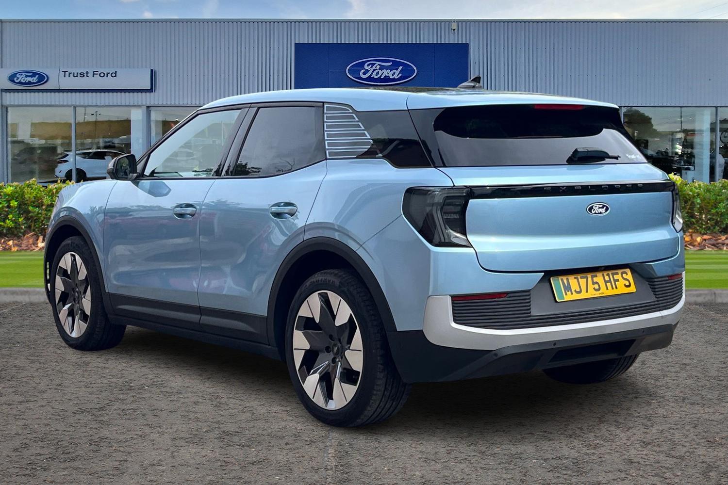 Ford EXPLORER Photo 1