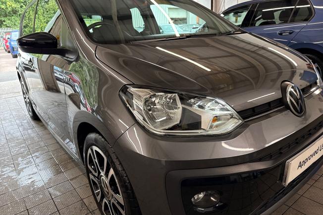 VOLKSWAGEN Up Photo 19