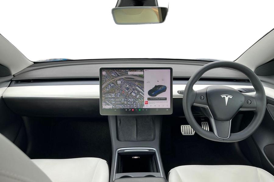 TESLA Model 3 Photo autoimg-9b66a6faf6fadf5c91b555544e05b1913a78ee84.jpg