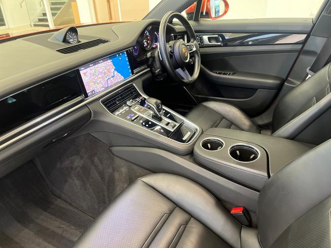 PORSCHE Panamera Photo 13