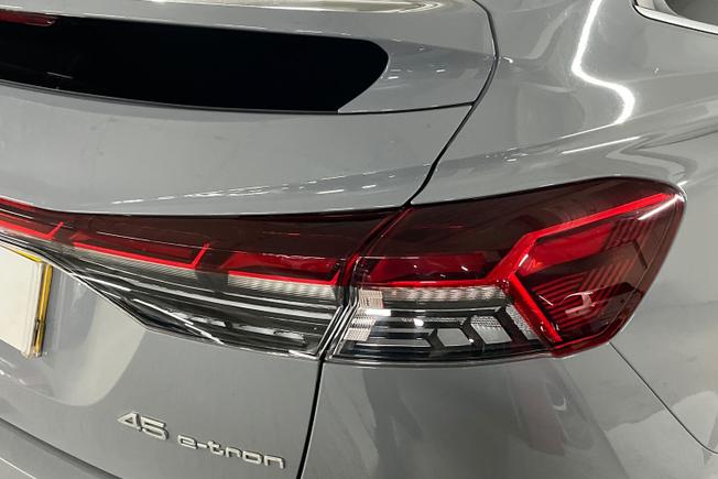 AUDI Q4 E-Tron Photo 18