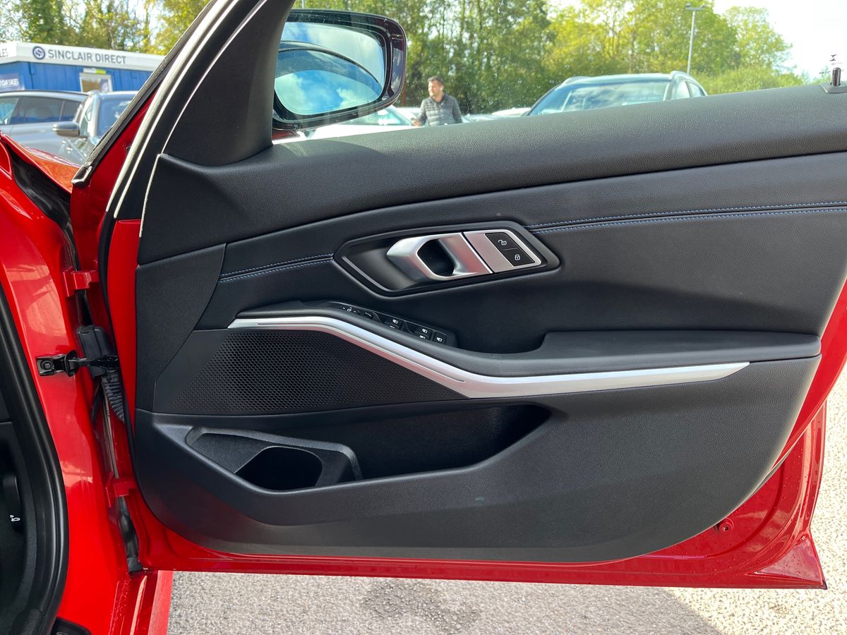 BMW 3 Series Photo 28