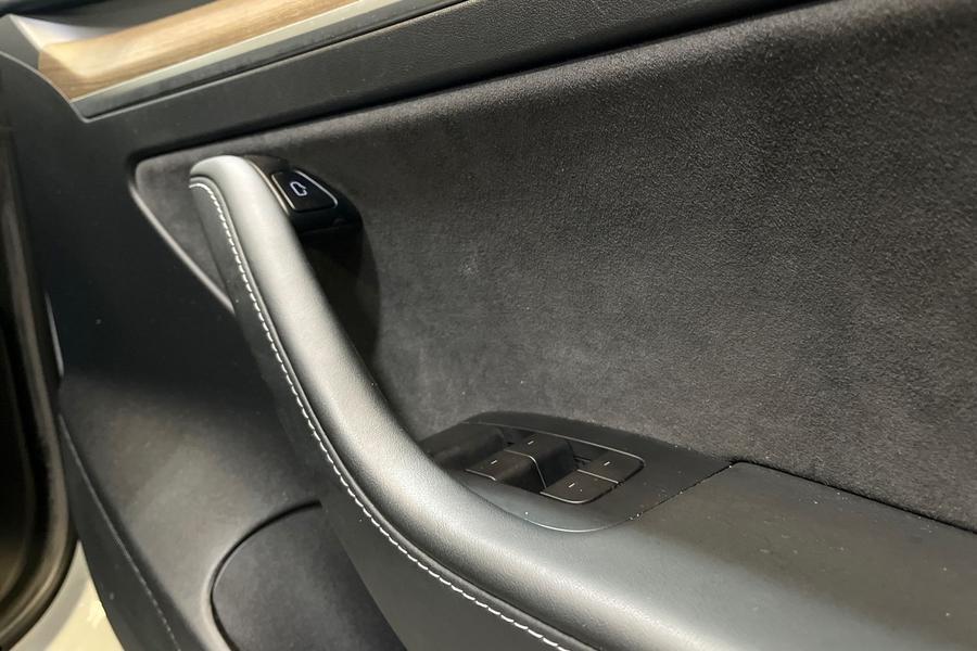 TESLA MODEL 3 Photo autoimg-9b76b702fd76974894b52782f1b5a1ad5109d593.jpg