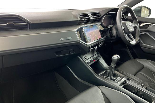 AUDI Q3 Photo 2