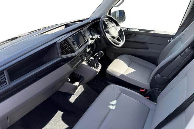 Volkswagen Transporter Shuttle Photo 2