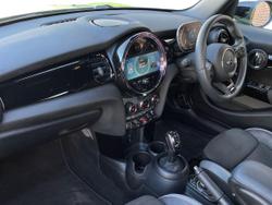 MINI Hatch Photo 2