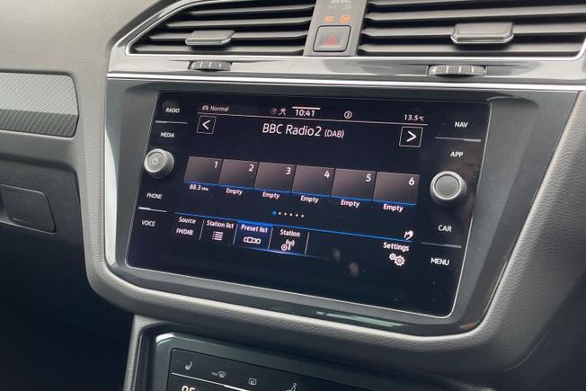 VOLKSWAGEN Tiguan Photo 13