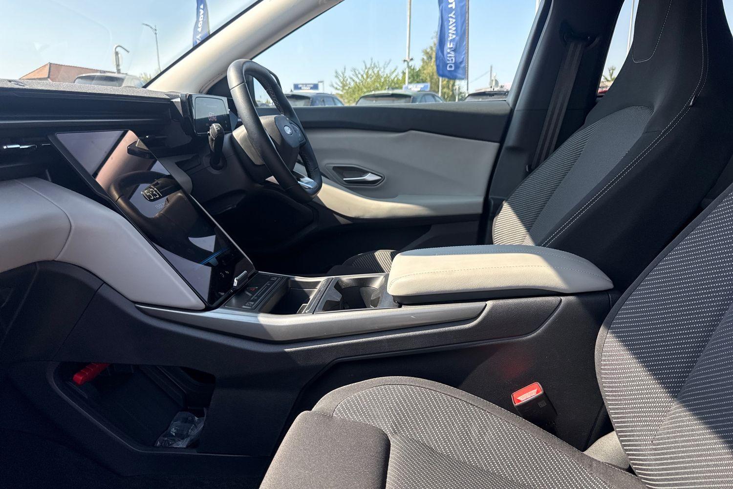 Ford EXPLORER Photo 18