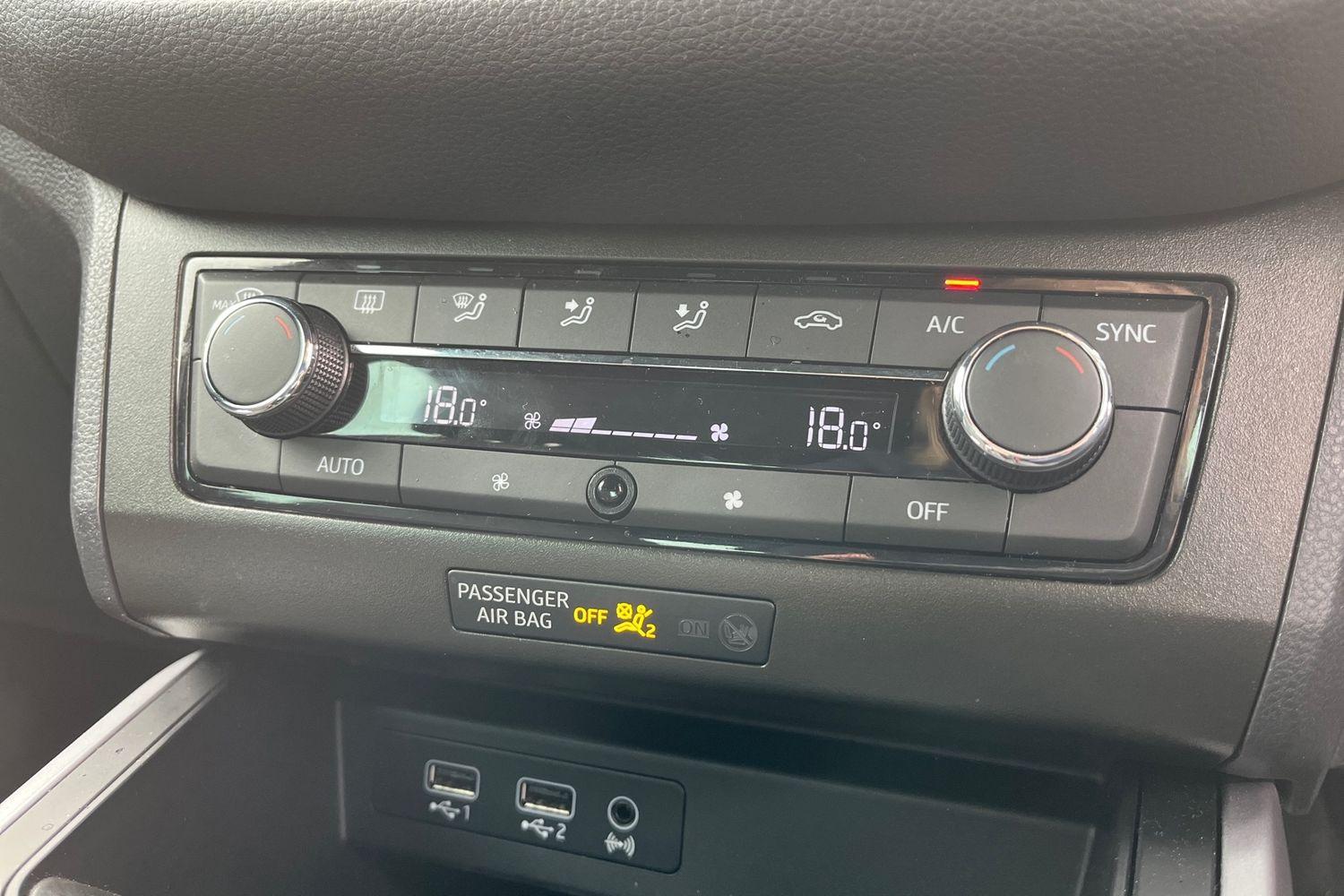 SEAT ARONA Photo 36