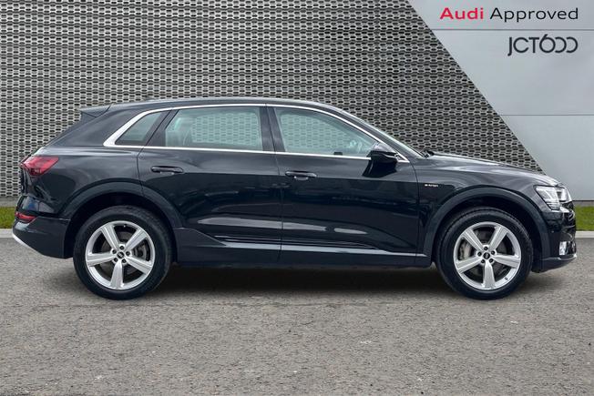 AUDI e-tron Photo 4