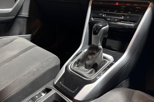 VOLKSWAGEN T-Roc Photo 23