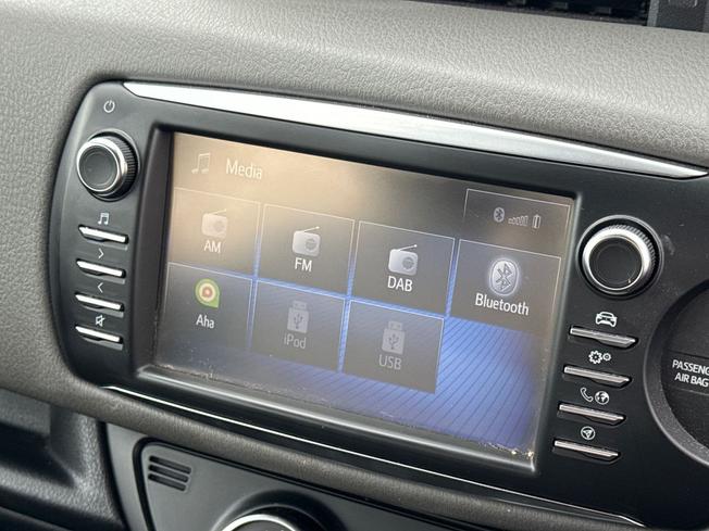 TOYOTA Yaris Photo 34