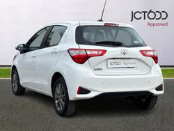 Toyota YARIS Photo 3