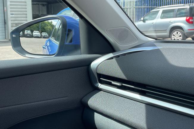 VOLKSWAGEN T-Roc Photo 31