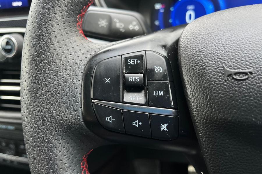 Ford KUGA Photo autoimg-9bb16798ef833c4290f2b5af292b675c0db3f3dd.jpg