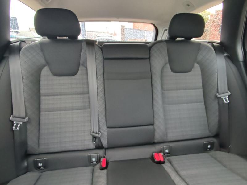 Used Volvo V60 FP23AOF 29