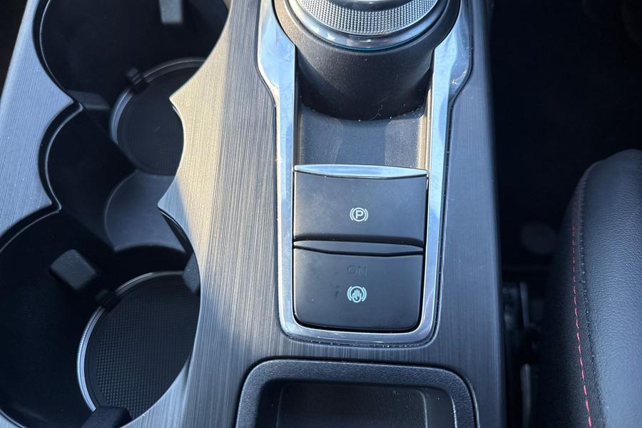 Ford KUGA Photo autoimg-9bb91ed794eb1e3f652d6d3799a1eab3994f5f60.jpg