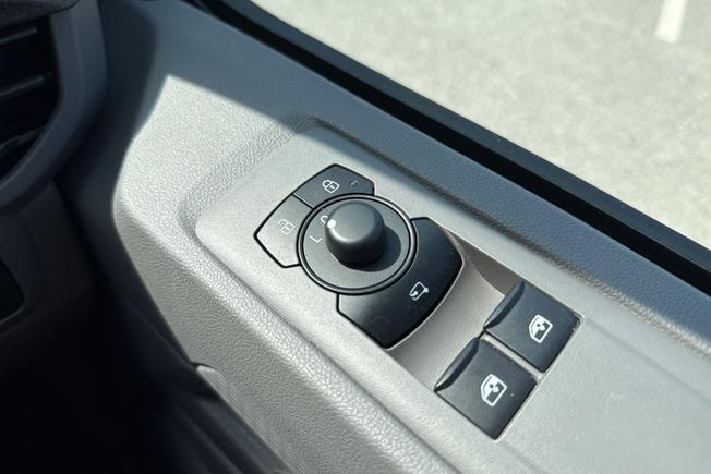 VOLKSWAGEN Transporter Photo 24
