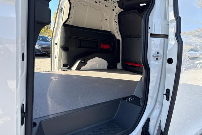 VOLKSWAGEN ID. BUZZ Cargo Photo 30