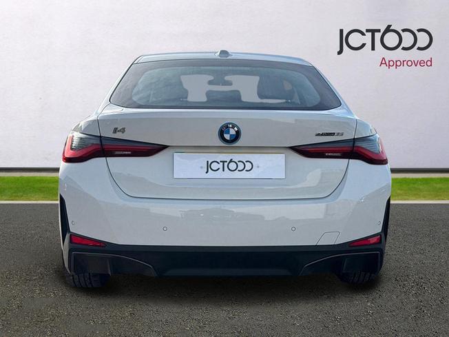 BMW I4 Photo 7