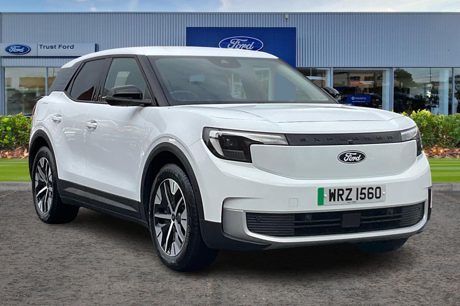 Ford Explorer Photo 0