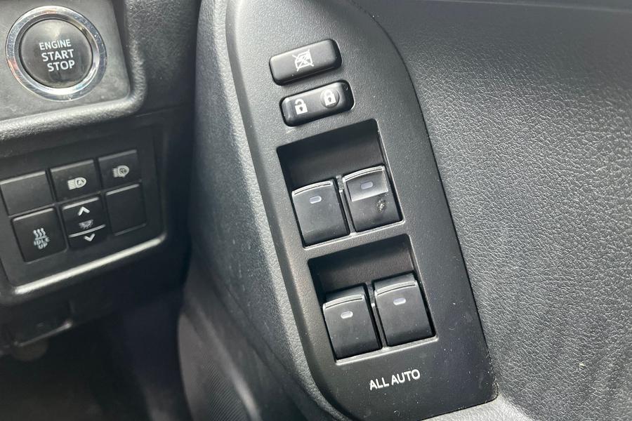 Toyota Land Cruiser Photo autoimg-9bcab5ee41fde49358ce867f5721db61d2ff6b24.jpg